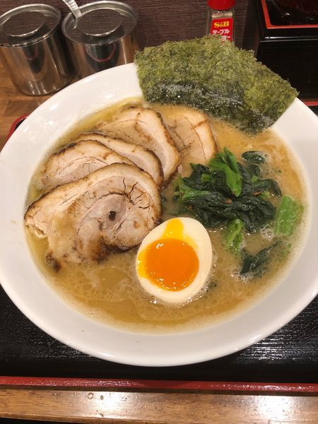 「チャーシュー麺中盛1050円、硬め濃いめ」@らーめん よし坊の写真