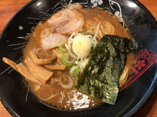 「豚骨醤油らーめん＋替玉」@金澤濃厚豚骨ラーメン 神仙 品達品川店の写真
