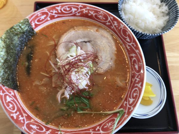 「辛ミソラーメン・ギョーザセット1030円」@麺や ねぎ坊の写真