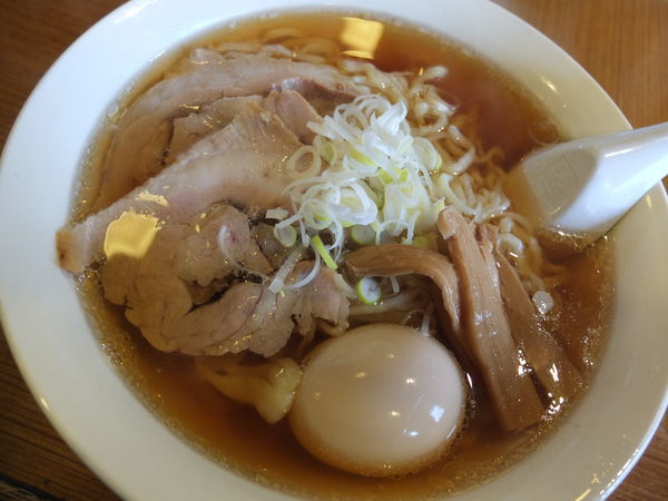 「味玉らーめん(大盛り)」@手打ちらーめん はやぶさの写真