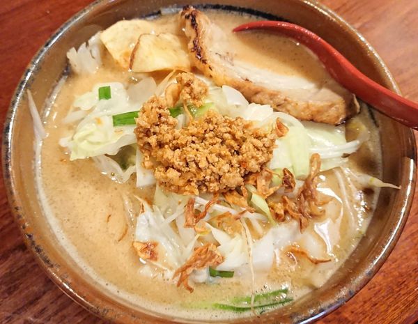 「北海道味噌野菜らーめん+味噌漬け炙りチャーシュー」@麺場 田所商店 ベトナム・レタントン店の写真