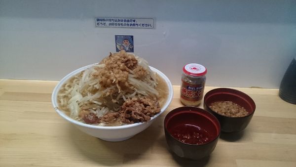 「ラーメン・麺増し６００ｇ(ヤサイチョイマシアブラ辛いアブラ)」@俺の生きる道 白山店の写真