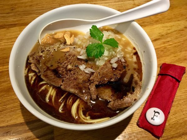 「サーロインステーキのこってり煮干しそば」@煮干し中華そば三四郎の写真