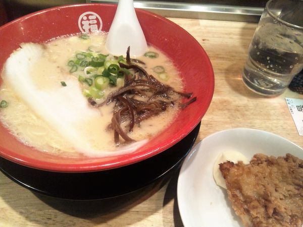 「特製ラーメン+唐揚げ+替え玉」@豚骨らーめん 福の軒 秋葉原店の写真