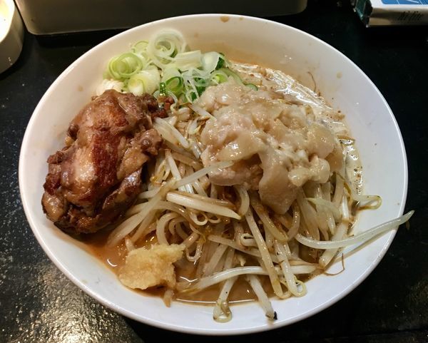 「焦がし醤油炒めの豚そば【限定】 1200円」@麺s慶の写真