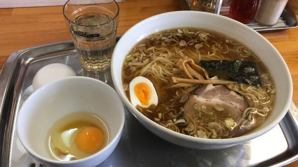 「中華麺 通常盛り 生卵」@川越大勝軒の写真