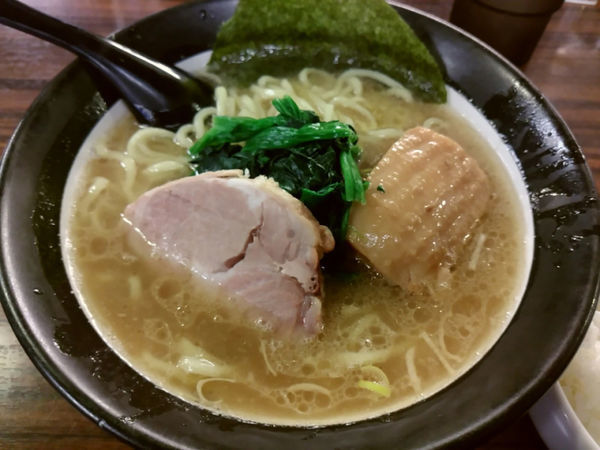 「らぁめん（太麺）680円+ラフテー+無料ﾗｲｽ」@百麺 中目黒店の写真