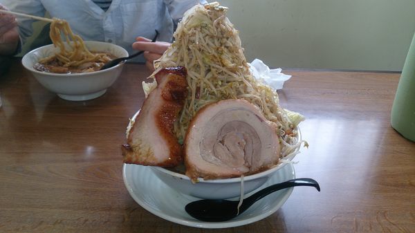 「大めんじろ780円+肉多数」@めんじろの写真