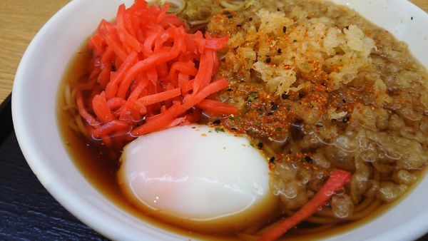 「朝の温玉たぬきそば」@いわもとQ 歌舞伎町店の写真