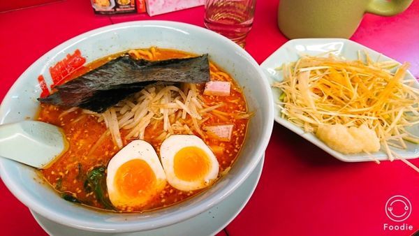 「辛味噌ネギラーメン(840円)＋もやし(110円)＋玉子」@山岡家 狭山店の写真