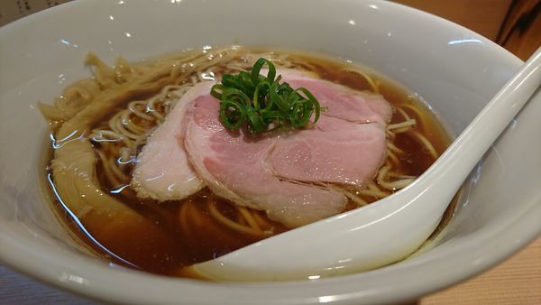 「醤油らーめん」@らぁ麺 はやし田 新宿本店の写真