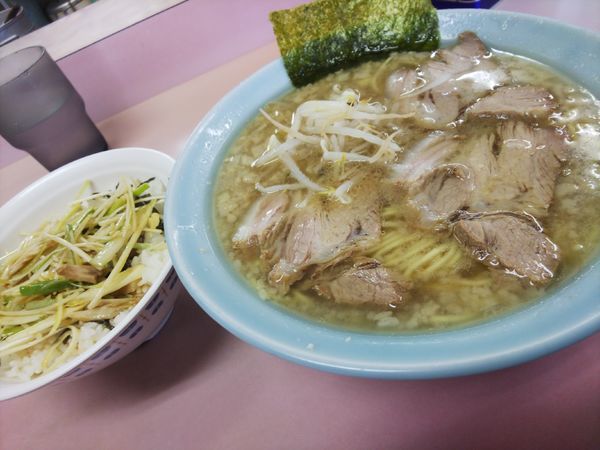 「３枚ラーメン（650円)＆ネギ丼（250円)」@ラーメンショップ 緑ヶ丘店の写真