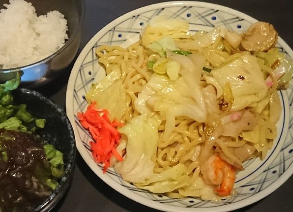 「ちゃんぽん風焼きラーメン（小サラダ、小ごはん付き）￥650」@囲坊主の写真