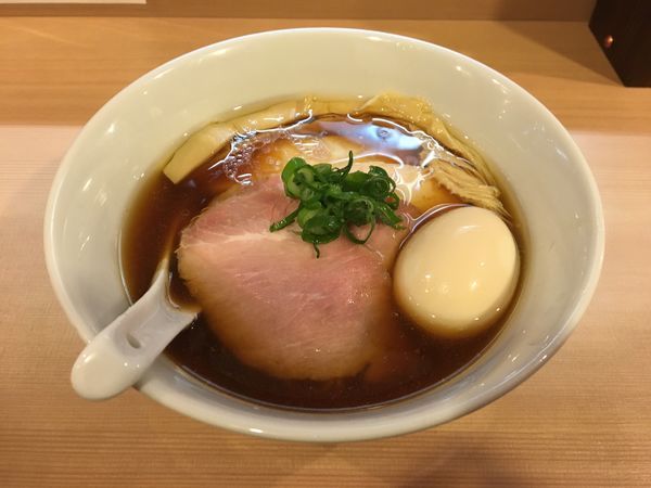 「特製醤油らぁ麺」@らぁ麺 はやし田 新宿本店の写真