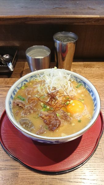 「1月限定牛スジ煮込みラーメン【しょうゆ】」@らー麺屋 バリバリジョニーの写真