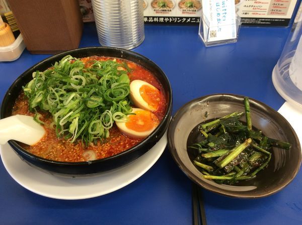 「赤味噌ラーメン+味玉+辛にら」@来来亭 東温店の写真