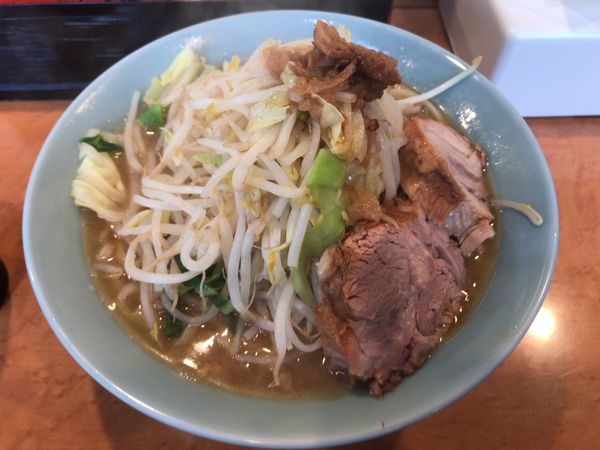 「中ラーメン 750円 ヤサイ少し少なめ アブラ少なめ」@立川マシマシ ロイヤルスープの写真