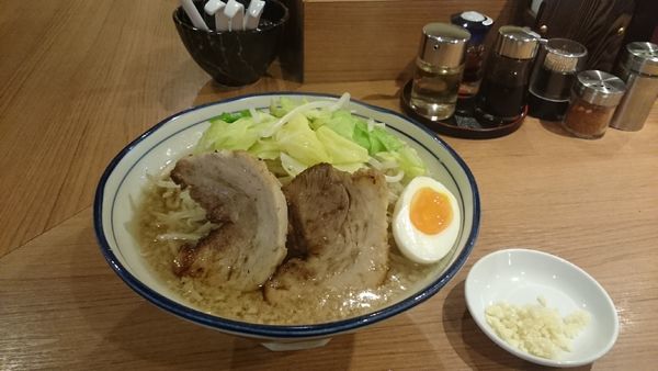 「醤油とんこつ・大盛(ヤサイアブラ)￥８９０」@らーめん勇の写真