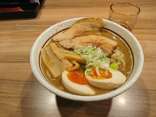 「特製ラーメン(大盛）」@麺屋かとうの写真