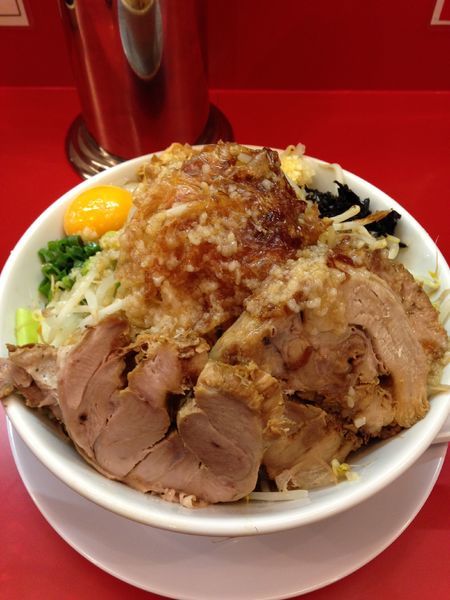 「塩まぜそば 850円  豚マシ300円」@自家製麺 ダイサンの写真