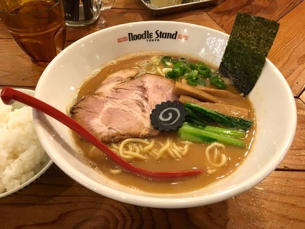 「濃厚ニボトンRAMEN＋おいしいご飯（サービス）」@裏Noodle Stand Tokyoの写真