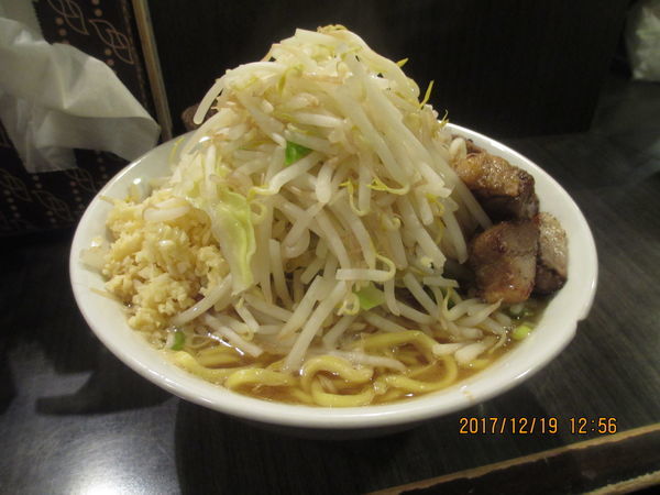 「ラーメン中　￥650ニンニクヤサイ多め」@らーめん破顔おおびるの写真