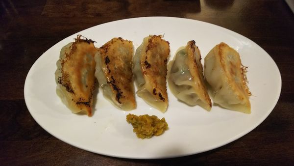 「シャンパンビネガーと柚子胡椒で食べる「餃子」」@ワインスタンド PONの写真