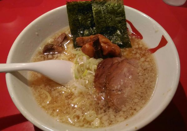 「しょうゆらーめん（700円）」@らーめん にんにくやの写真