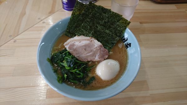 「ラーメン(並)500(オープン特価)+味玉100」@横浜家系 志田家の写真