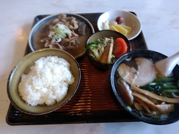 「おまかせ定食(もつ煮＋半ラーメン)900円」@香珍の写真