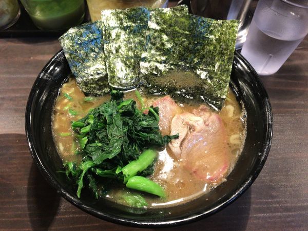 「ラーメン(680円)+半玉子まぶし(100円)」@家系ラーメン クックらの写真
