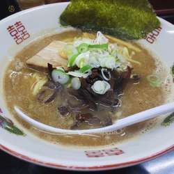 ホームラン拉麺735円