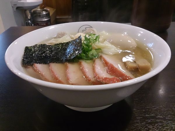 「チャーシュー特製ワンタン麺(白だし)+味付玉子」@八雲の写真