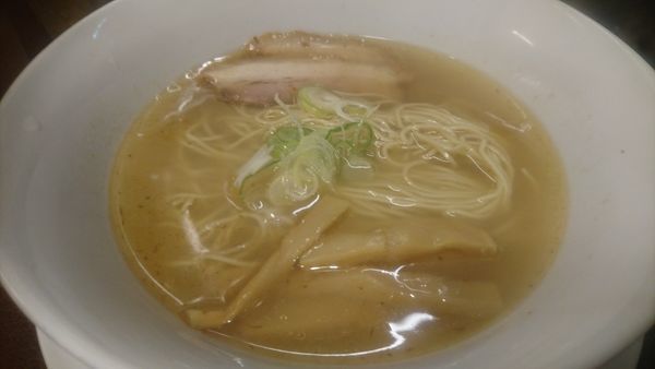 「しおラーメン」@ラーメン専門店 なるとやの写真