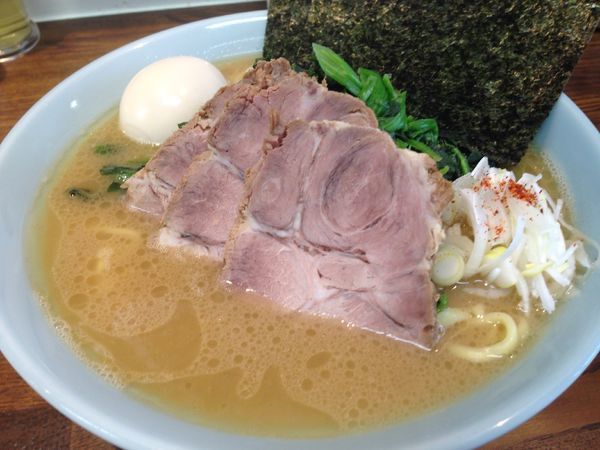 「特製ラーメン」@横浜家系豚骨醤油極太麺 侍 本店の写真
