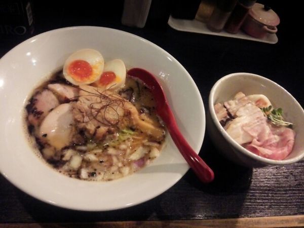 「【限定】特製厳選五種の魚介節と燻製角煮の豚骨ラーメン・限定丼」@雨ニモマケズの写真