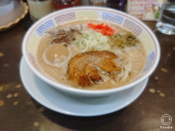「日の出式 九州ラーメン 味玉」@日の出らーめん 横浜桜木町本店の写真