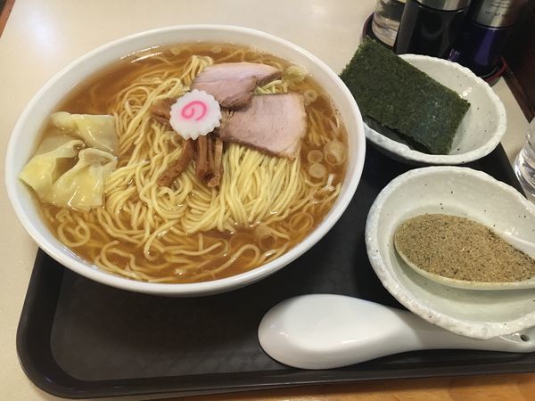 「ワンタン麺 大盛 煮干粉 海苔」@赤坂味一 亀戸店の写真