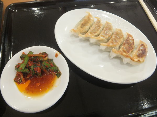 「餃子320円(クーポンで無料)＆薬膳チャーハン味630円」@らーめん花月嵐 イオンモール柏店の写真