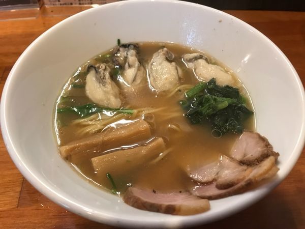 「牡蠣醤油ラーメン」@醤油と貝と麺そして人と夢の写真