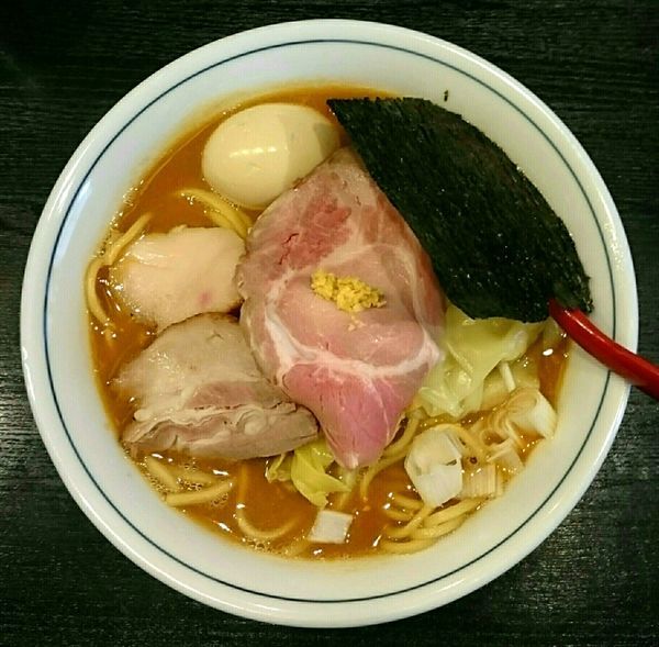 「特製蟹鶏白湯濃厚らーめん わんたん二個」@雨ニモマケズの写真