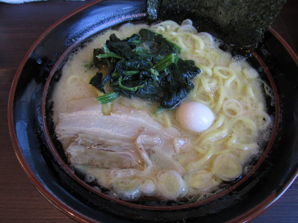 「豚骨醤油らーめん　「700円」」@横浜家系ラーメン やまふじ家 野田店の写真