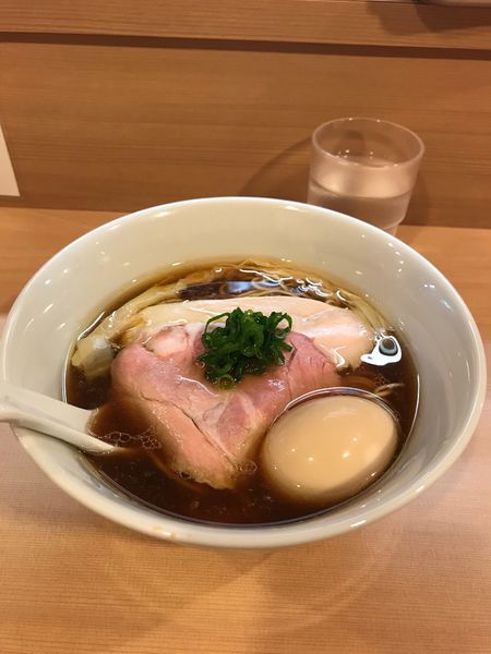 「味玉醤油らあ麺」@らぁ麺 はやし田 新宿本店の写真