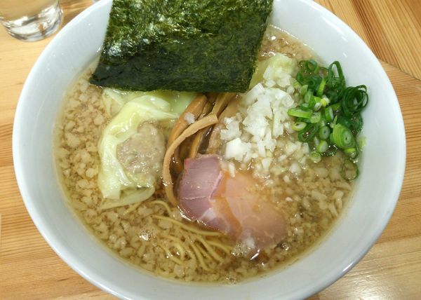 「ワンタン麺＋こってり変更（背脂）　850＋100円」@中華そば こてつの写真