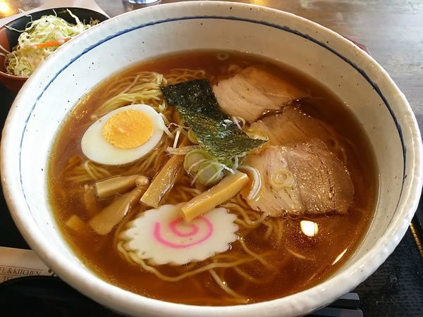 「ラーメン　（１．５玉：同価格）　※サラダ付き」@待夢の写真