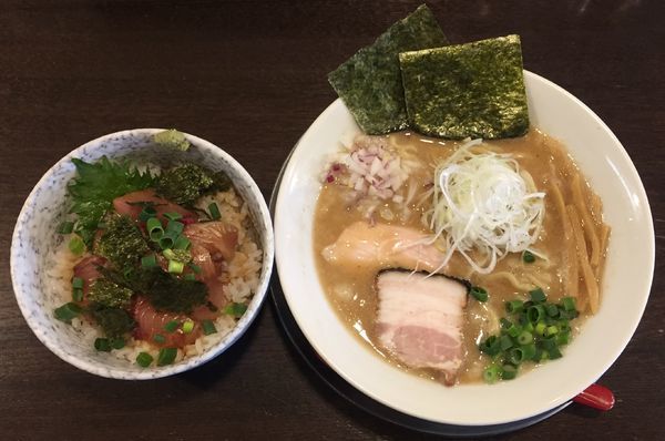 「魚介白湯そば800円他」@立ち呑み居酒屋 金町製麺の写真