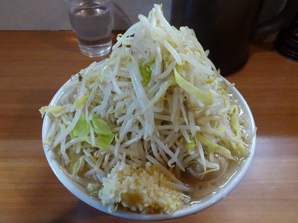 「塩（800円）＋味玉（100円）ヤサイニンニク」@豚星。の写真