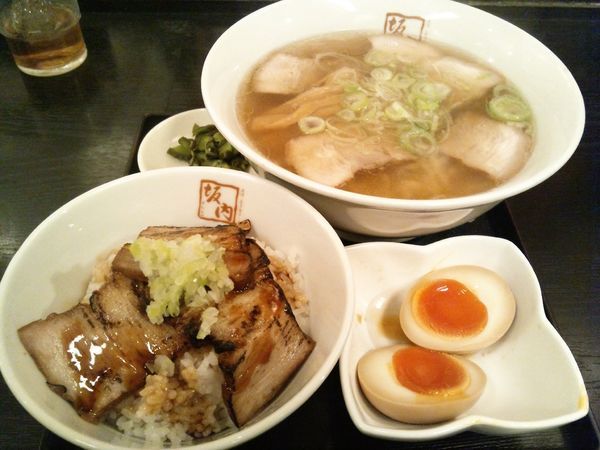 「喜多方ラーメン炙り焼豚丼味玉セット」@喜多方ラーメン坂内 錦糸町店の写真