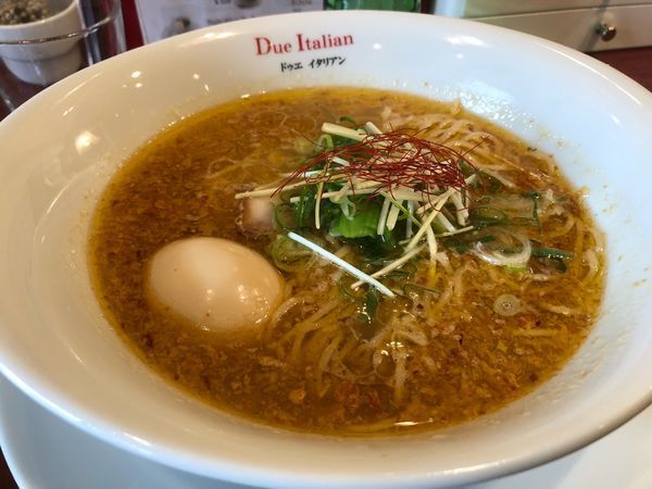「卵レモンラーメン」@黄金の塩らぁ麺 due Italian 市ヶ谷店の写真