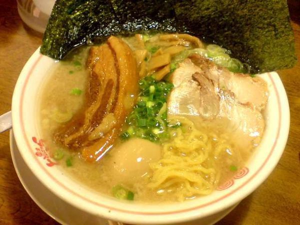 「とんとらこってり正油ラーメン(全部のせ，1,036円)」@東京とんこつ とんとら 新座店の写真